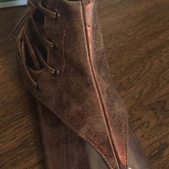 Bronze Women’s Lace Up Sandals - Picture 6 of 7